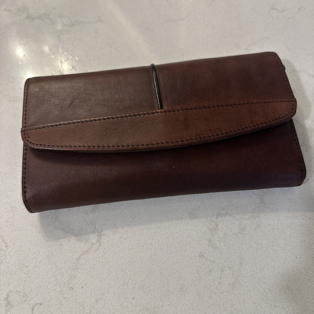 Luteulo Brown leather‎ wallet -Zipper -Pockets -Card Slots